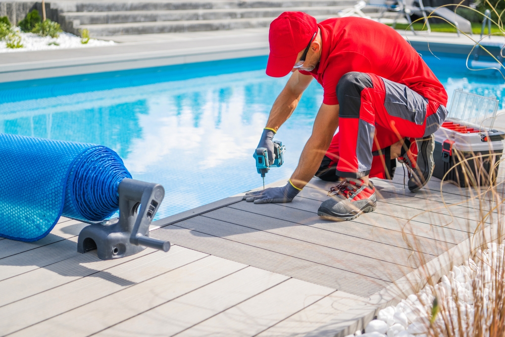 Professional,Swimming,Pools,Worker,Finishing,Composite,Outdoor,Pool,Deck,Installation.